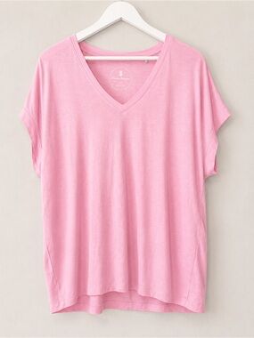 Tommy Bahama Lightweight V-Neck Tee in Light Pink
